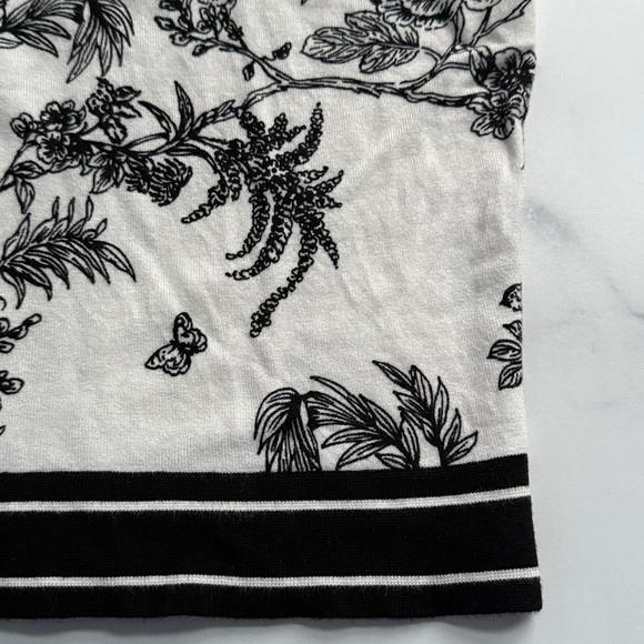 WHBM Floral Printed Pullover Sweater Black White Size Medium - Picture 8 of 11